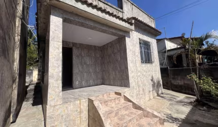 Casa com 3 quartos à venda na Rua Petrópolis, 459, Trindade, São Gonçalo, 210 m2 por R$ 350.000