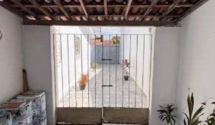 Casa com 3 quartos à venda no Jardim Mangalot, São Paulo  por R$ 300.000