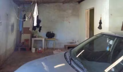 Casa com 3 quartos à venda no Jardim Mangalot, São Paulo  por R$ 200.000