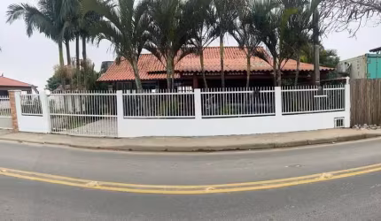 Casa com 3 quartos à venda no Canto da Lagoa, Laguna  por R$ 639.000