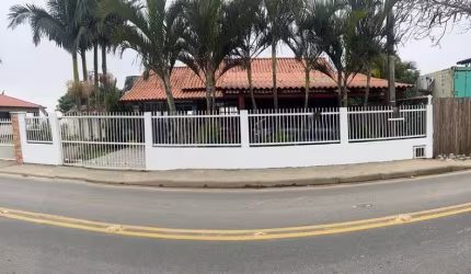 Casa com 3 quartos à venda no Canto da Lagoa, Laguna  por R$ 639.000
