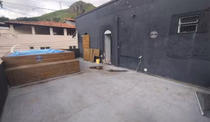 Casa com 4 quartos para alugar no Venda da Cruz, São Gonçalo  por R$ 2.700