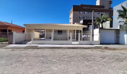 Casa com 3 quartos à venda no Mar Grosso, Laguna , 215 m2 por R$ 630.000