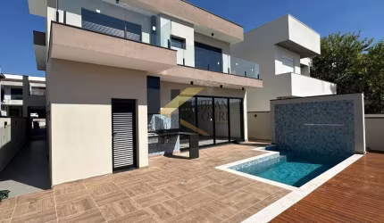 Casa à venda em condomínio na região do Alphaville Campinas, com 3 suítes com closet, lazer e garagem para 4 carros.