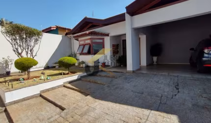 Casa térrea à Venda, Parque São Quirino, Campinas. Num terreno de 420 m² uma construção térrea de 280 m².  mom 3 suítes, 3 salas, lavabo, 5 banheiros,