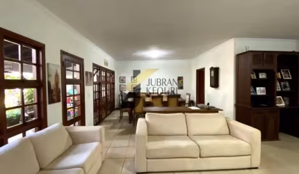 Casa térrea comercial/residencial à venda no Jardim Paraíso com 3 suítes (1 máster com closet e hidro), e garagem para vários carros.