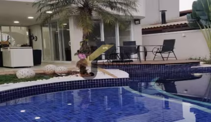 Casa em condomínio à venda em Paulínia com 3 suítes, piscina e garagem para vários carros