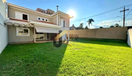 Casa em condomínio à venda em Paulínia, com 3 dormitórios (1 suíte), lazer comum e garagem para vários carros.