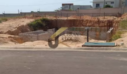 Terreno para Venda no condomínio Bella Italia com planta aprovada com 245 metros e obra iniciada .