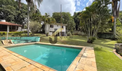 Chácara à venda em Sousas, distrito de Campinas, no asfalto, com 3.380 m² e muitas benfeitorias.