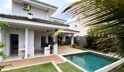 Casa em condomínio à venda na região do Alphaville, com 4 suítes e lazer comum