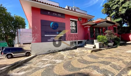 Casa Comercial de esquina para venda na região da Barão de Itapura, com vários consultórios e máxima visibilidade.