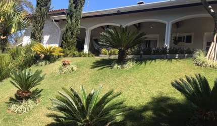 Casa à venda em condomínio em Vinhedo, alto padrão, 6 dormitórios, 4 suítes, 3 salas, home office, pomar, salão de jogos, espaço gourmet e piscina.