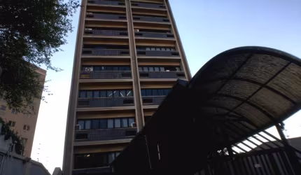 Sala comercial à venda na região da Barão de Itapura - Campinas, com recepção, 2 consultórios, 3 banheiros, copa e garagem no subsolo.