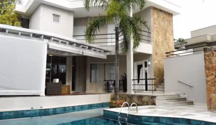 Casa à venda no Alphaville Campinas, 4 suítes (1 master com varanda), piscina e espaço gourmet