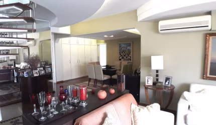 Cobertura à venda no Cambuí, com 3 suítes (master com closet) e garagens cobertas