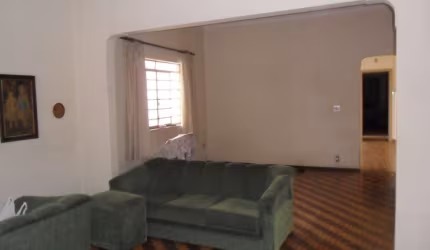 Casa à venda no Bosque,  térrea com 3 dormitórios (suíte), quintal.Oportunidade!