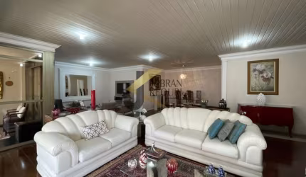 Apartamento à venda no Cambuí, 4 suítes, 3 vagas de garagem no subsolo com depósito.