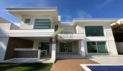Casa à venda no Alphaville Campinas, 4 suítes com closet (master com spa), espaço gourmet com churrasqueira e piscina.