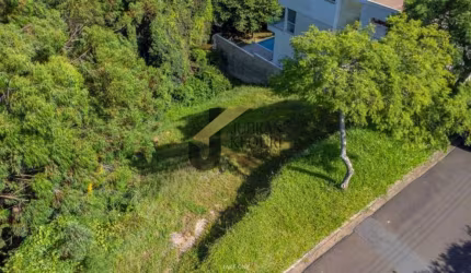Lote à venda em condomínio desejado de Valinhos com 1.000m2 cercado de muita área verde. Condomínio com segurança  pronto para construir .