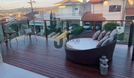 Casa de condominio a venda em Valinhos com 03 dormitorios, sendo 1 suite master , area gourmet, garagem para 4 carros .Condominio com  area de lazer