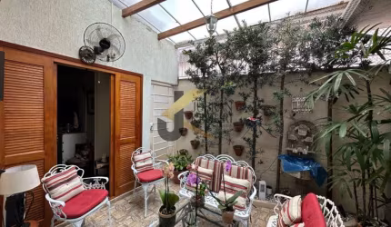 Casa comercial/residencial à venda no Cambuí - Campinas, com 3 dormitórios (1 suíte) edícula e garagem para 3 carros.