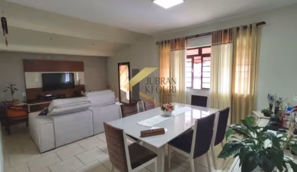 Casa à venda no Jardim Leonor - Campinas, com 2 dormitórios (1 suíte) e 2 garagens.