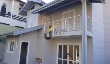 Casa à venda em Valinhos, 3 dormitórios (suíte com closet) e 4 garagens. Living para 3 ambientes, cozinha planejada com despensa, lavanderia,lavabo.