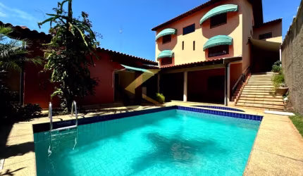 Casa à venda no Jardim Bela Vista - Campinas, com 4 quartos (2 suítes), lazer e garagem para 4 carros.