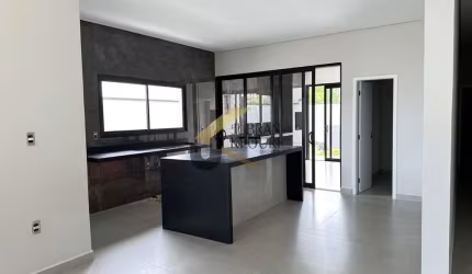 Casa térrea à venda em condomínio, Paulínia - SP, com 3 suítes lazer e 4 garagens.
