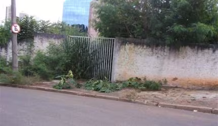 Terreno a venda na Nova Campinas com vista pra Norte Sul ,  leve declive com 15 metros de frente .