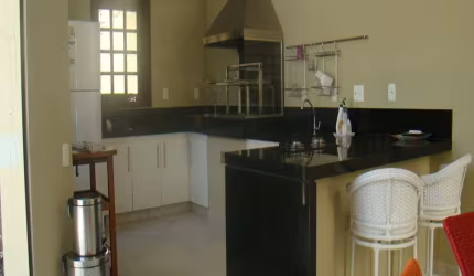 Casa em condominio  para vender ,são 04 quartos sendo 02 suites todos com ar condicionado