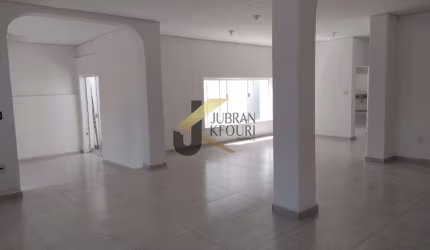 Casa comercial à venda no Taquaral - Campinas, com 4 salas amplas, recepção, cozinha,6 banheiros e estacionamento.