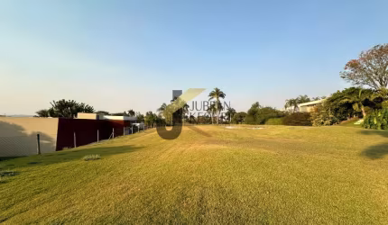 Terreno em condomínio à venda no Green Golf Club, com 1430 m², terraplanado, pronto para a receber a casa dos seus sonhos.
