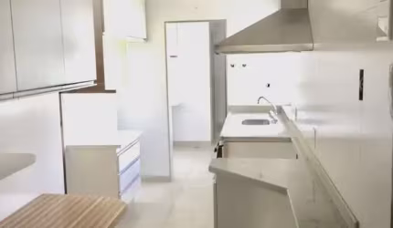 Cobertura duplex para venda no Cambuí, 3 dormitórios (1 suíte com closet), 2 garagens paralelas com 258 m2 . Condominio com area de Lazer