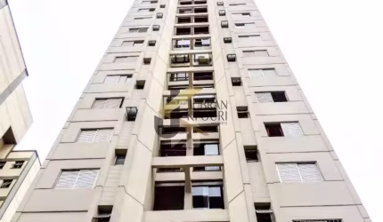 Apartamento à venda no centro, 2 dormitórios, reformado. Andar alto, Living para 2 ambientes, cozinha e quartos com armários novos.