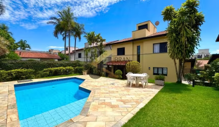 Casa à venda em condomínio no Jardim das Palmeiras - Campinas, com 4 quartos (1 suíte), piscina privativa, lazer comum e garagem para 4 carros.