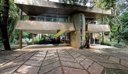 Casa à venda no Condomínio Chácaras São Quirino - Campinas, com 5 suítes, muito verde e garagem para 10 carros.