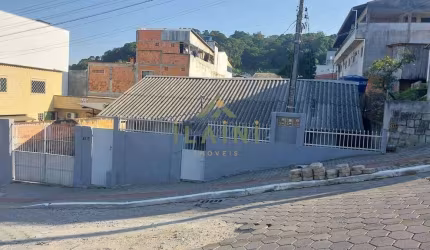 Terreno com casas á venda no bairro Taboleiro em Camboriú SC, avalia permuta parcial!