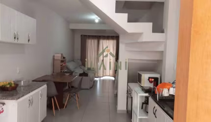 Sobrado á venda com 2 suítes bairro Sta Regina em Camboriú SC