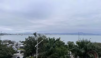 Apartamento de 4 dorms no bairro Beira Mar