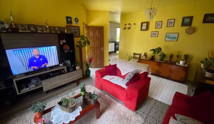Casa Residencial de 3 dorms no bairro Cacupé