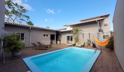 Casa residencial com 5 quartos no bairro Córrego Grande
