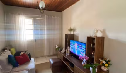 Casa Residencial de 3 dorms no bairro Saco Dos Limões