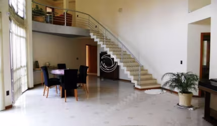 Casa Residencial de 5 dorms no bairro Itacorubi
