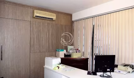 Sala Comercial de 110.58m² no bairro Centro