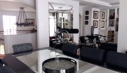 Casa Residencial de 5 dorms no bairro Itaguaçú
