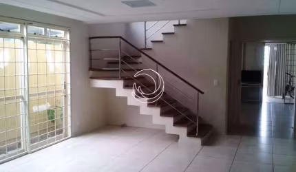 Casa Residencial de 5 dorms no bairro Capoeiras