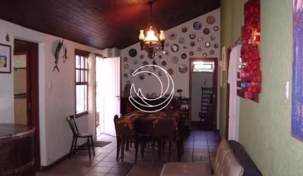 Casa Comercial de 226.5m² no bairro Sambaqui