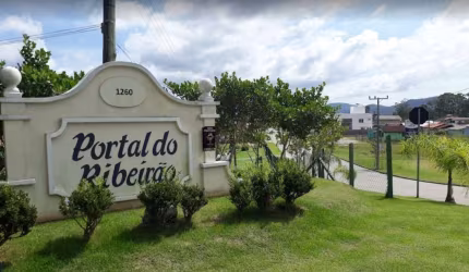 Terreno de 360.05m² no bairro Ribeirao Da Ilha